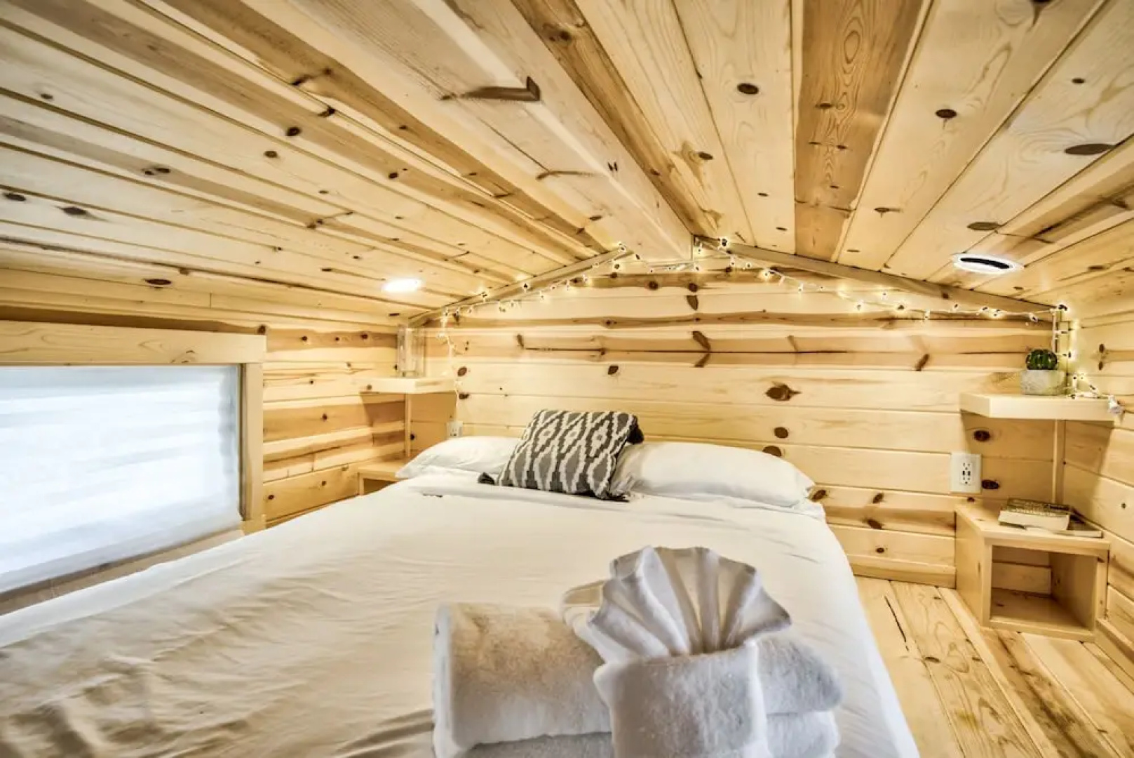 Tiny House! Hot Tub! Pikes Peak & AC