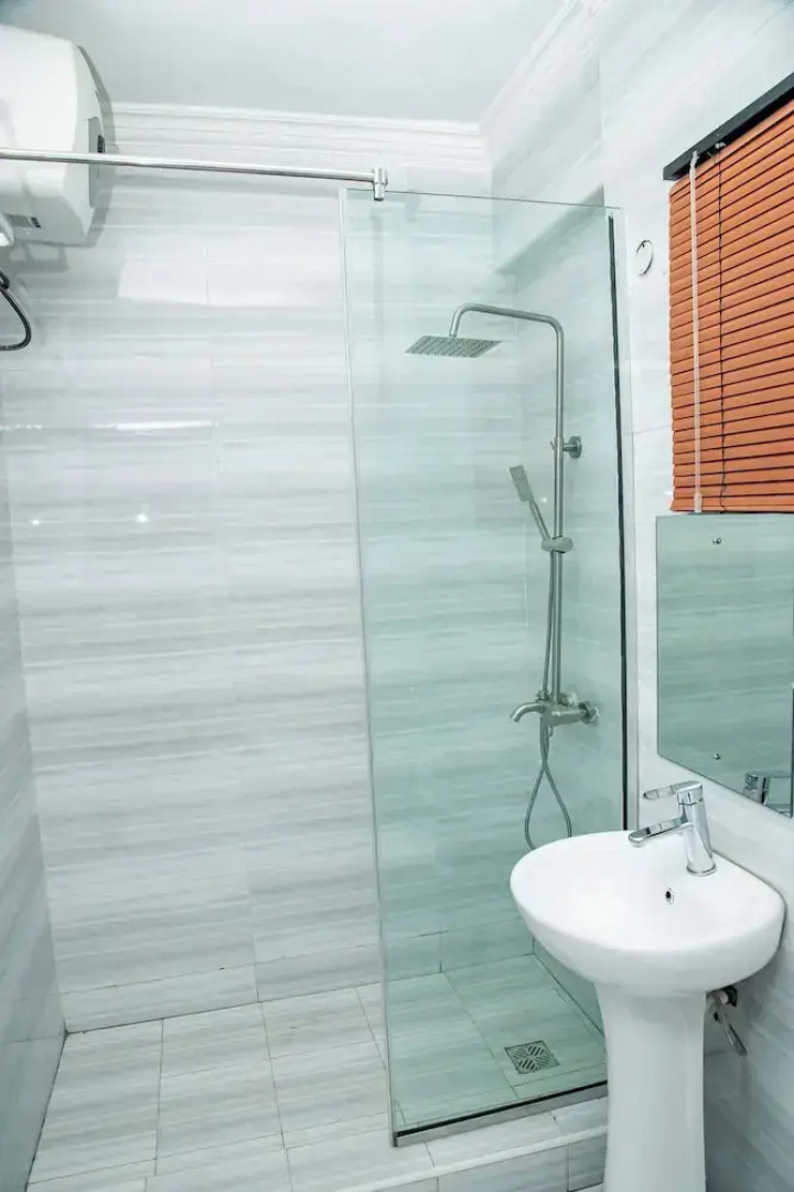 Everland Hotel and Suites