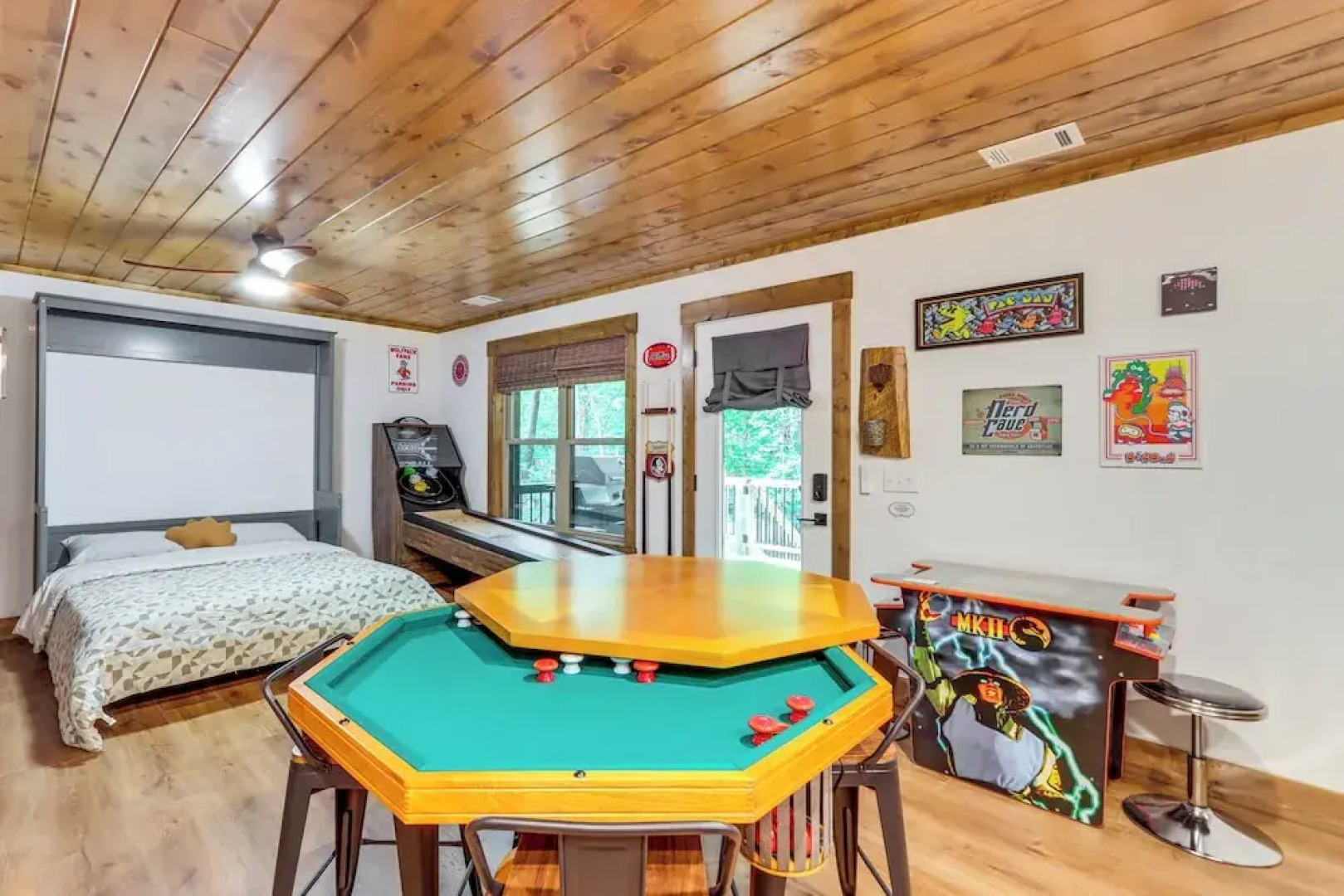 Ellijay Resort Home w/ Hot Tub & Fire Pit!