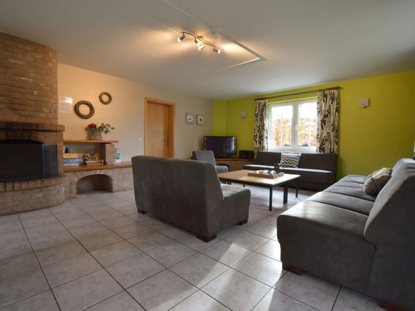 Modern Holiday Home in Robertville with Garden