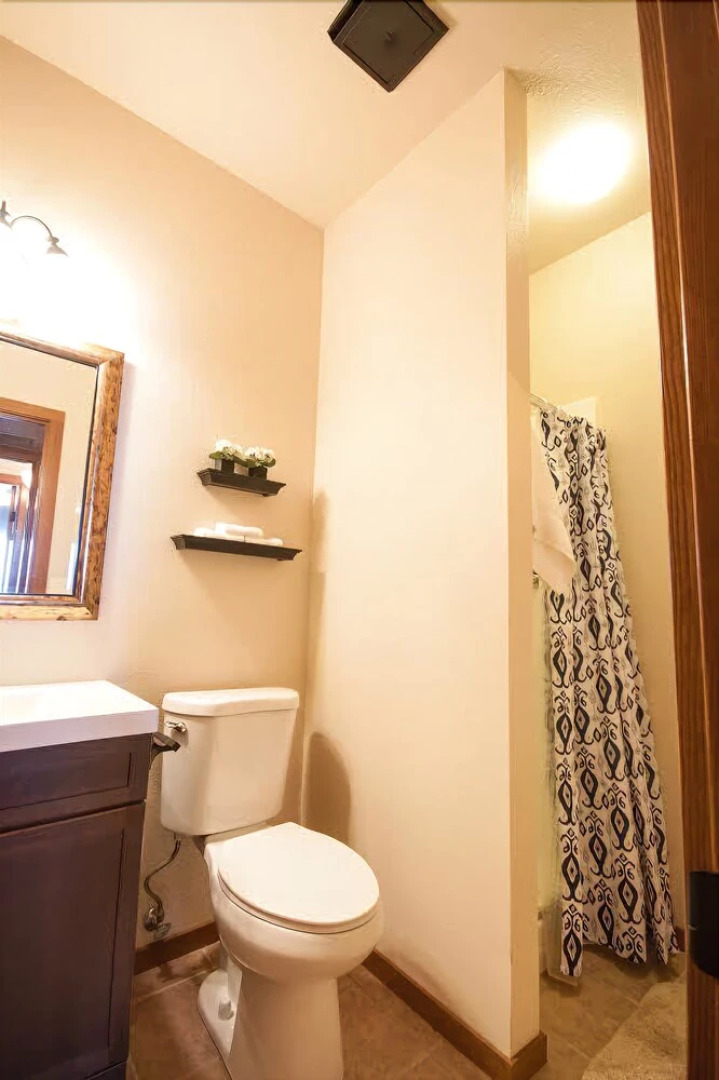 Terrace Place Guest House - Five Bedroom Home with Sea View