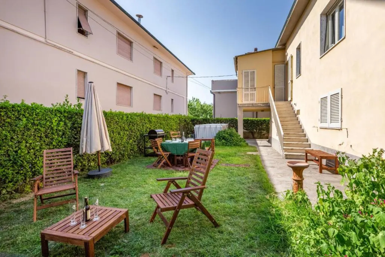 Val d'Arno House with Garden, Parking and Swimming Pool
