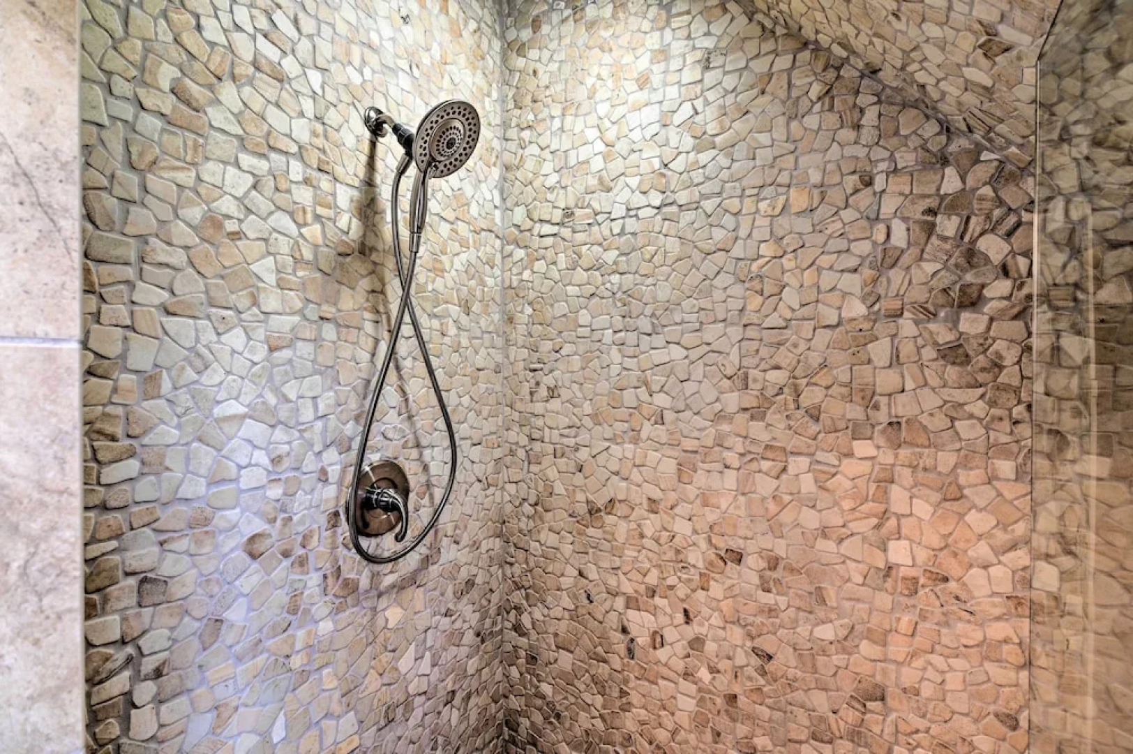 Stylish Studio w/ Fireplace ~ 3 Mi From Dtwn!