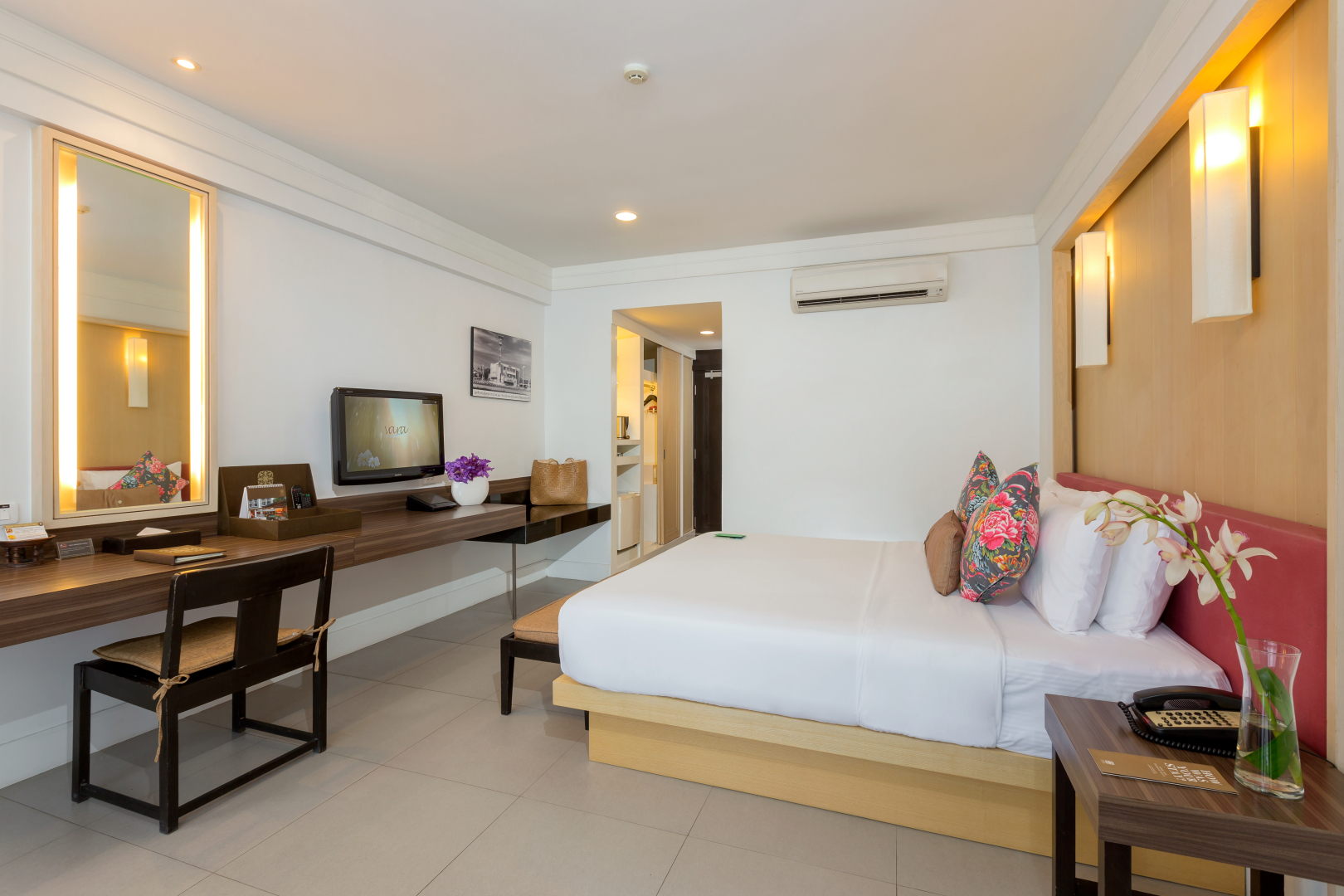 Sawaddi Patong Resort & Spa by Tolani