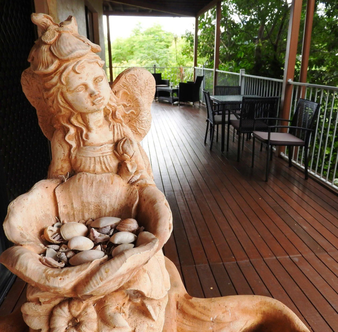 Airlie Beach Myaura Bed & Breakfast