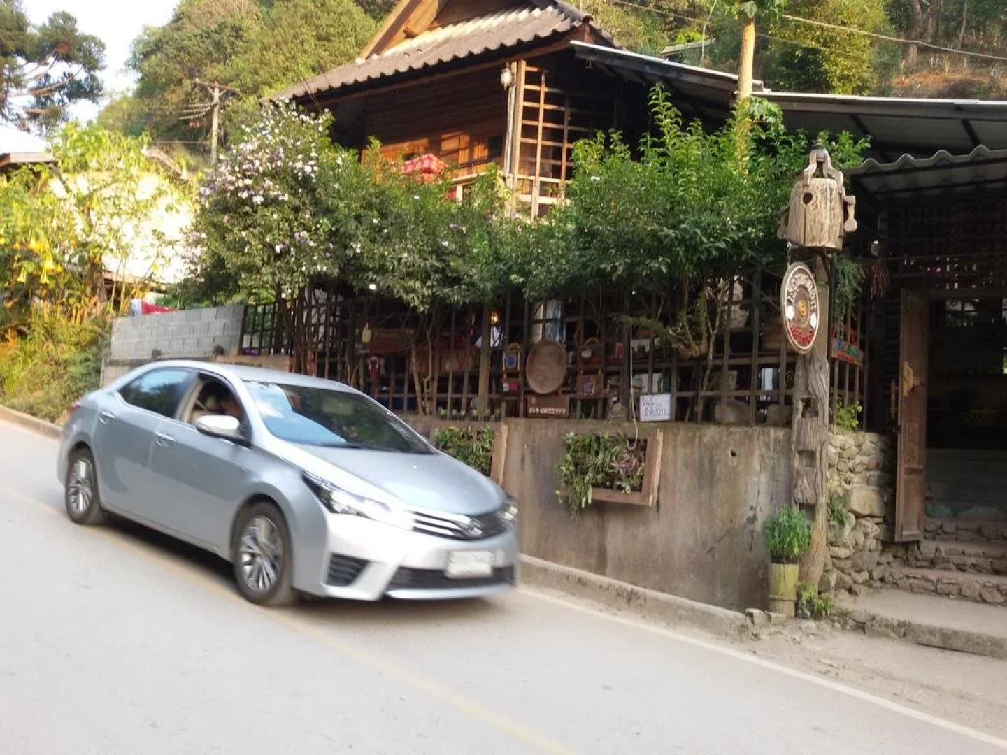 清迈湄康蓬胡安伯格哈格酒店(Maekampong Huean Bog Hug Chiangmai)
