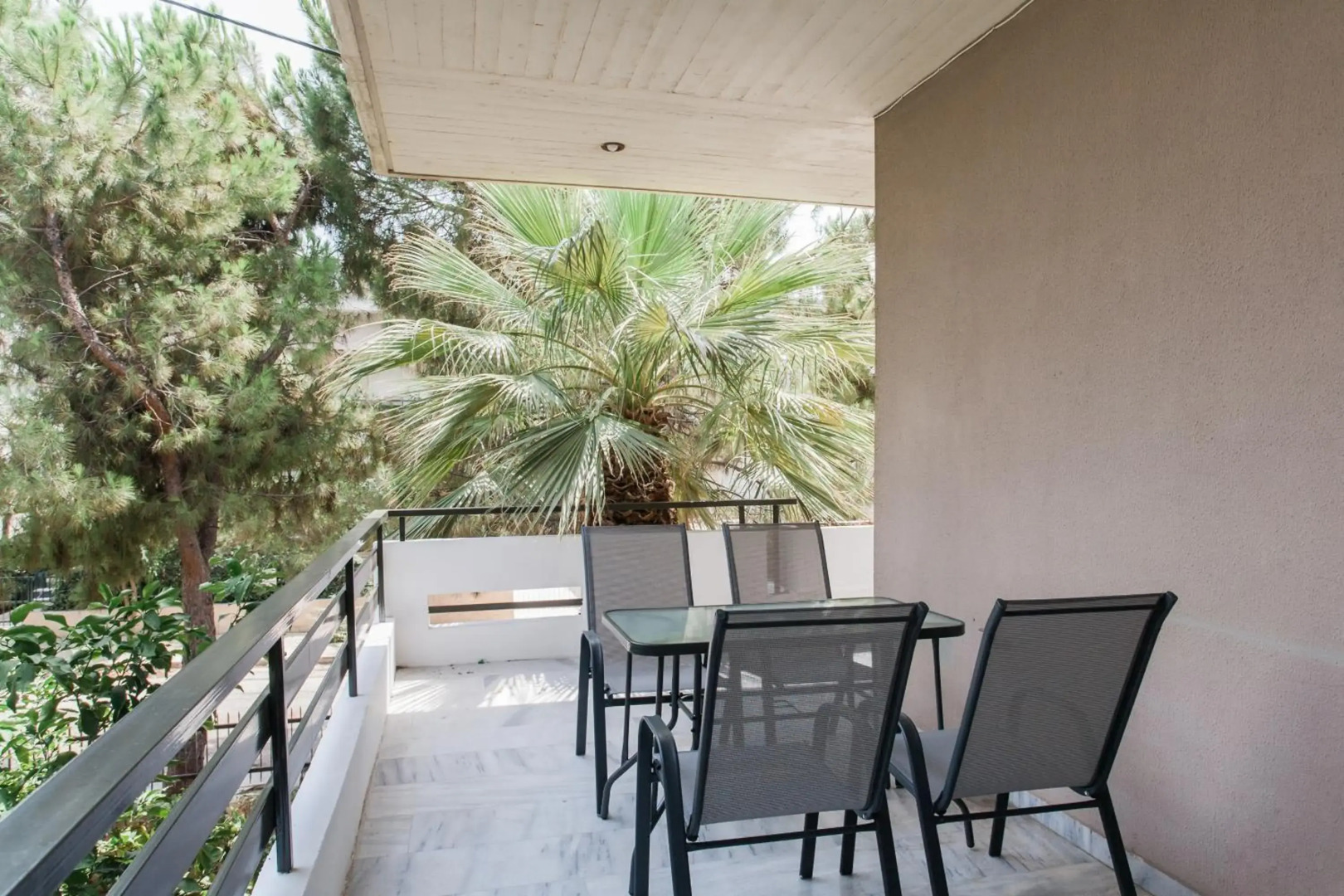 Pleasant 2BR Apartment near HELEXPO by UPSTREET