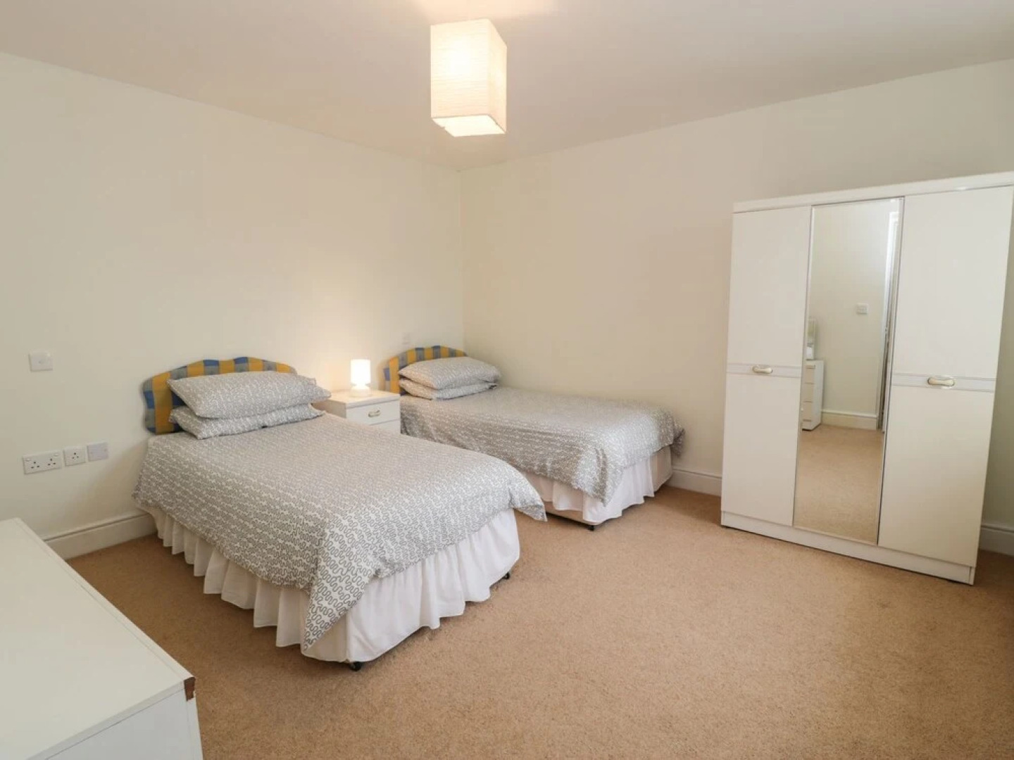 Apartment 1, 10 Marian y Mor