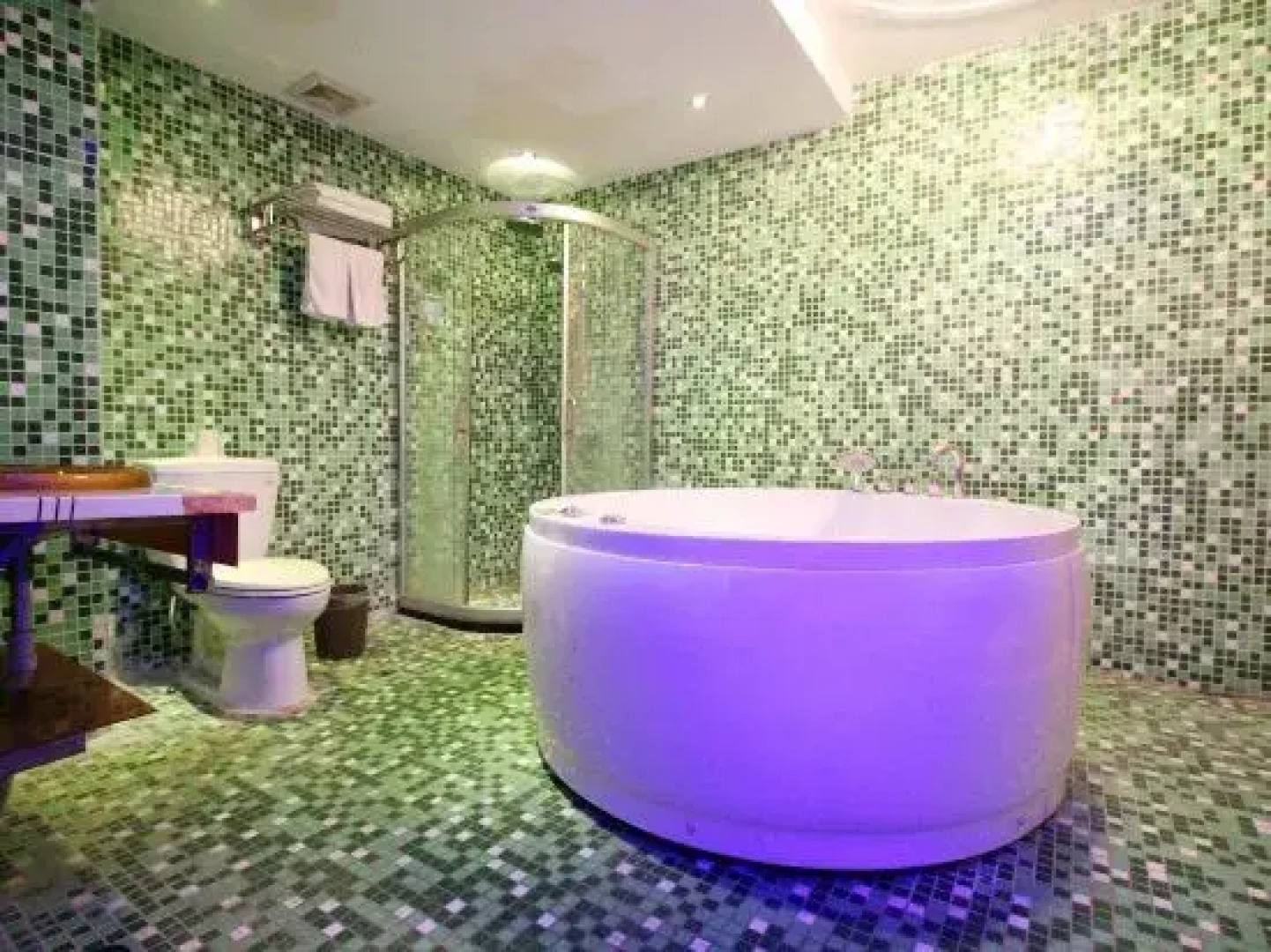 Jiujiang Coast Hotel (Happy City No.3 Middle School)