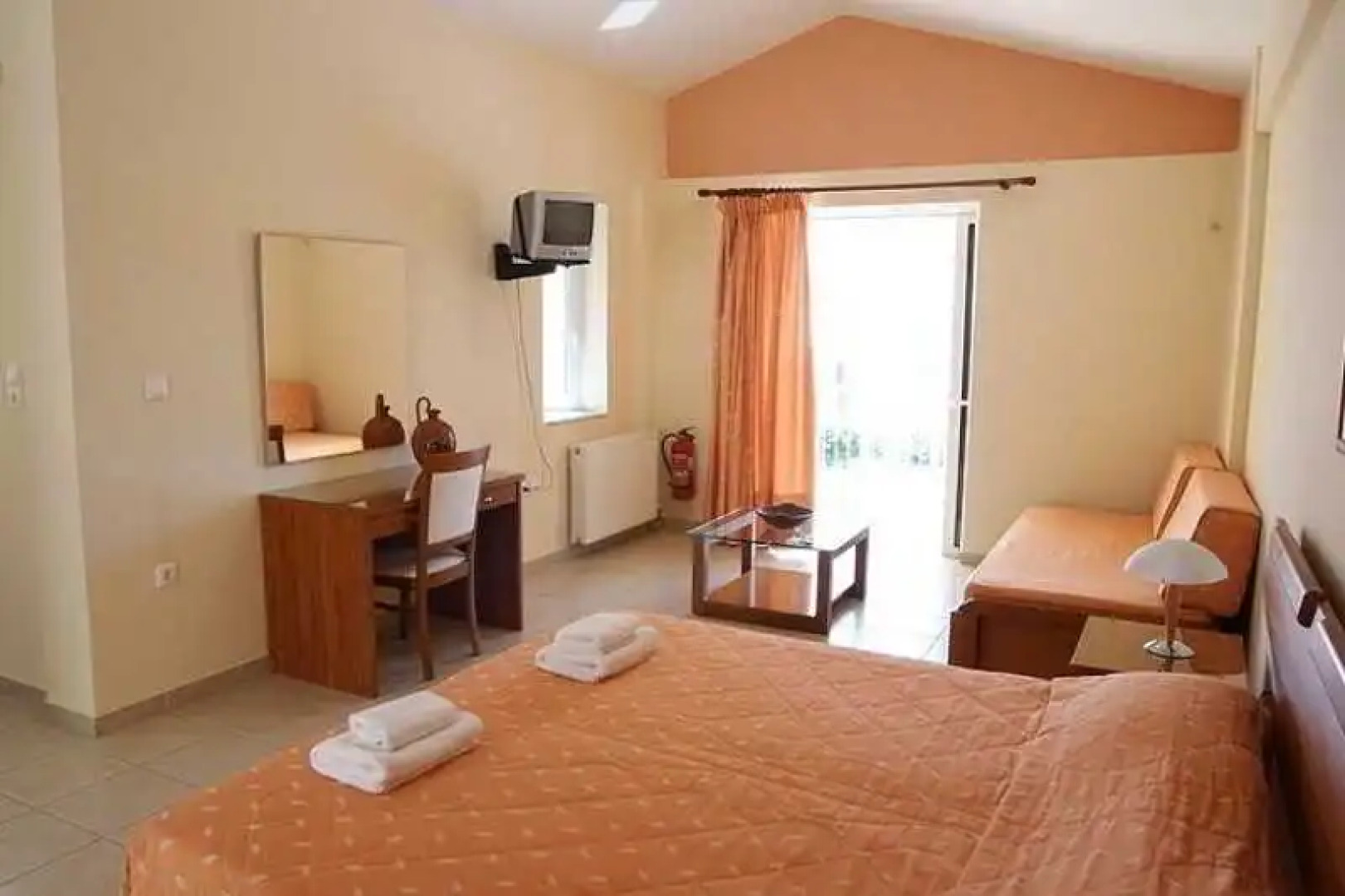 Nirrides Apts Sutdios