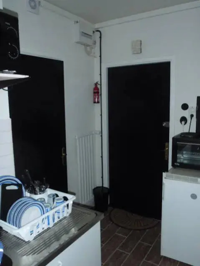 Gustav Bed & Kitchenette