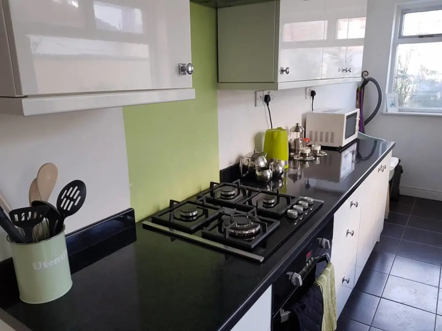 House - Sleeps 4 - Pets Ok - Parking - Garden