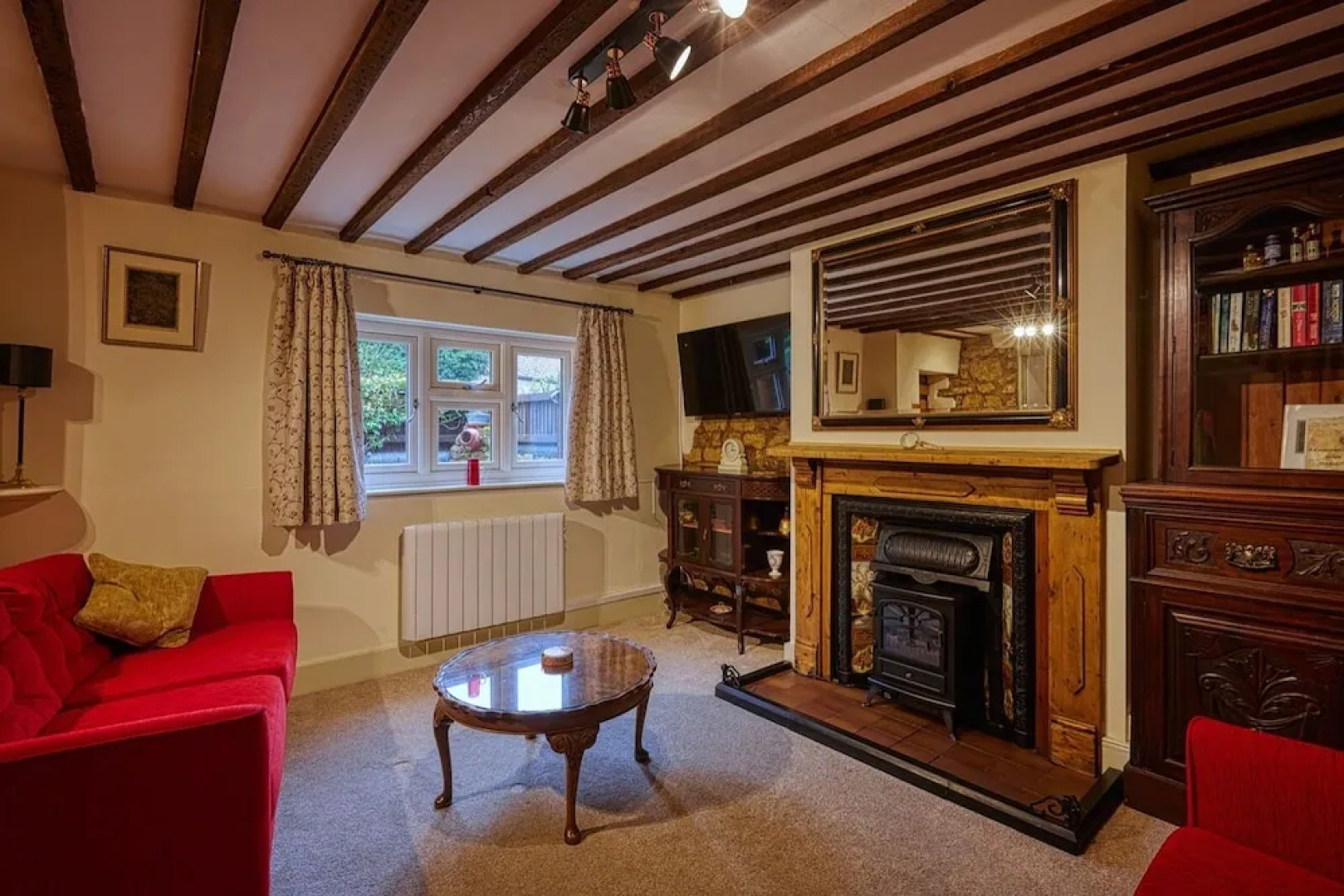 Fab 2 Bed Cotswolds Cottage With Private Courtyard