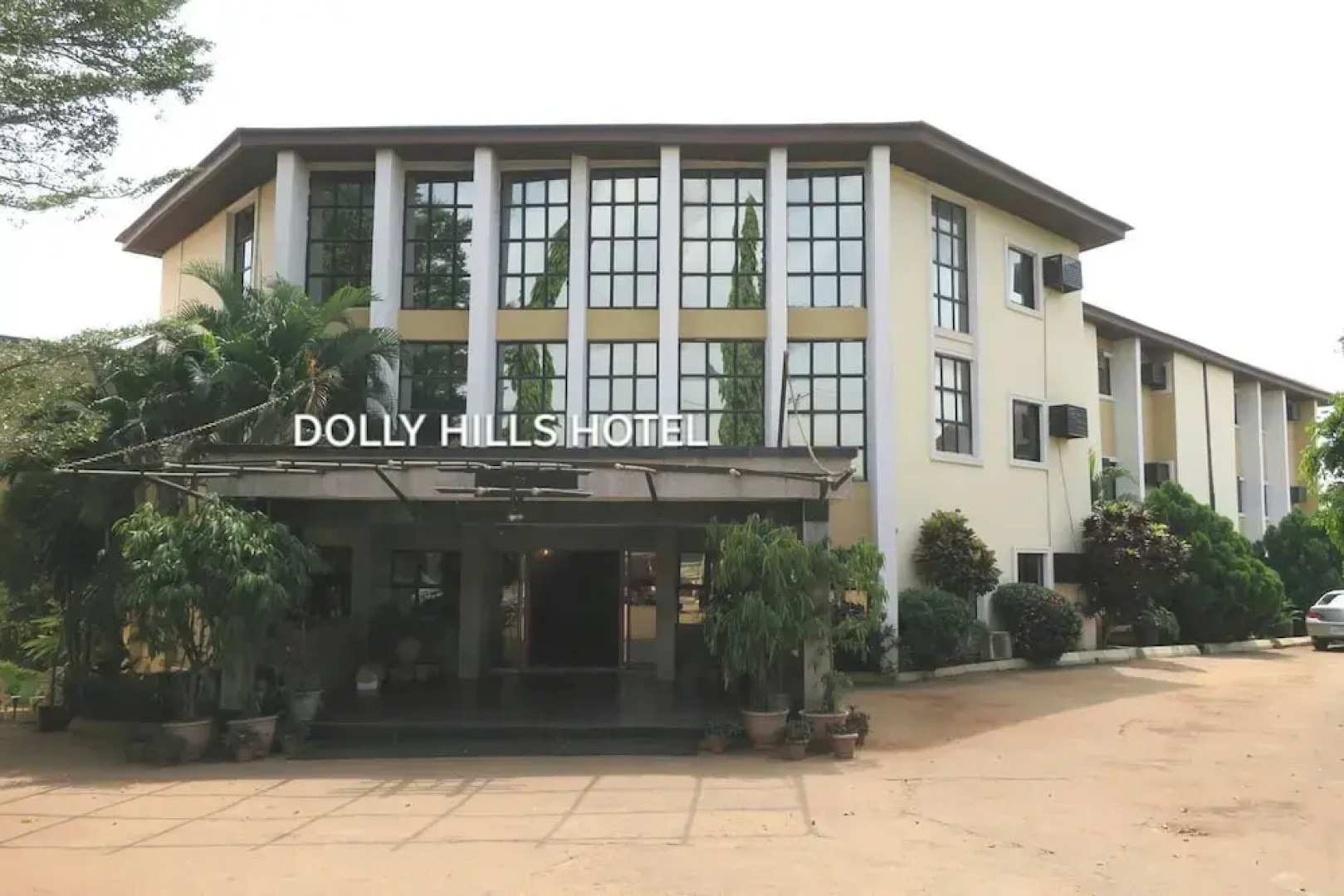 Dolly Hills Hotel