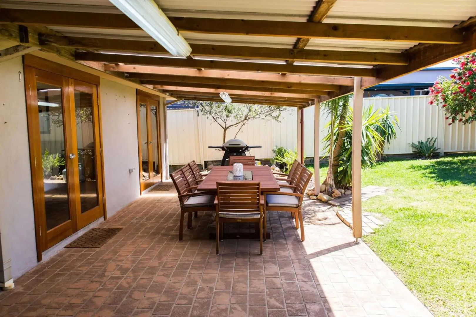 Sunbaker Beach House - 4 Mins to Beach - Pet Friendly with Fire Pit