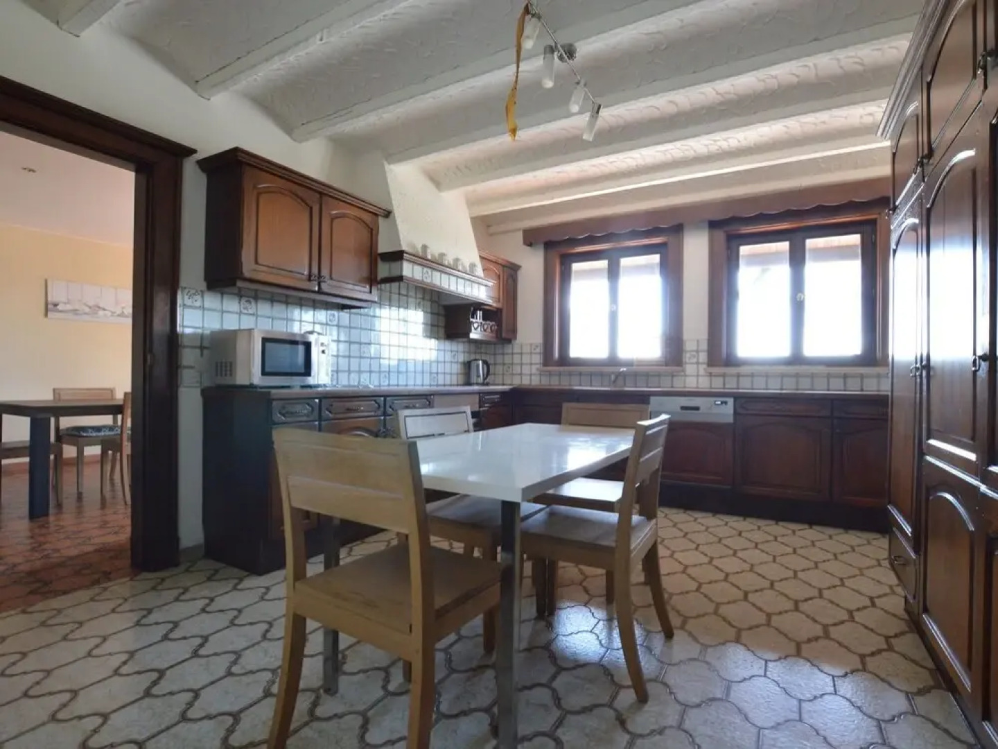 Detached Mansion For 10 People With Ginormous Garden In Linter