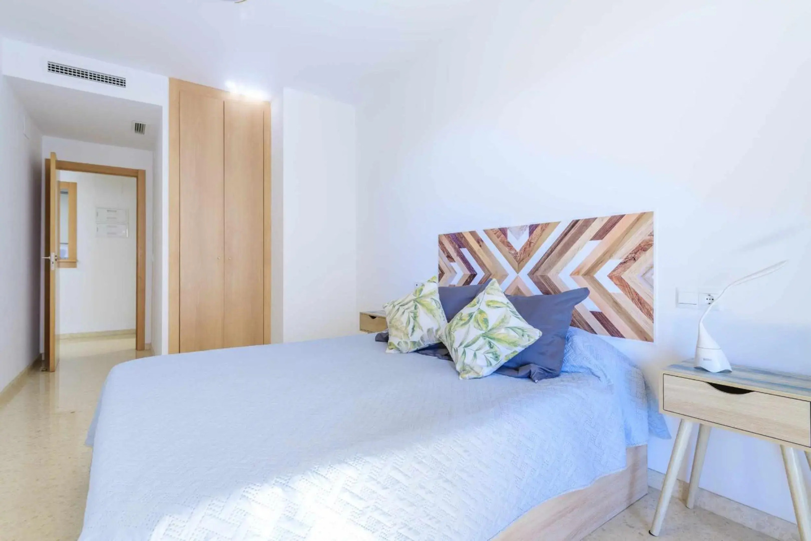 Apart Port Arenal con terraza y piscina