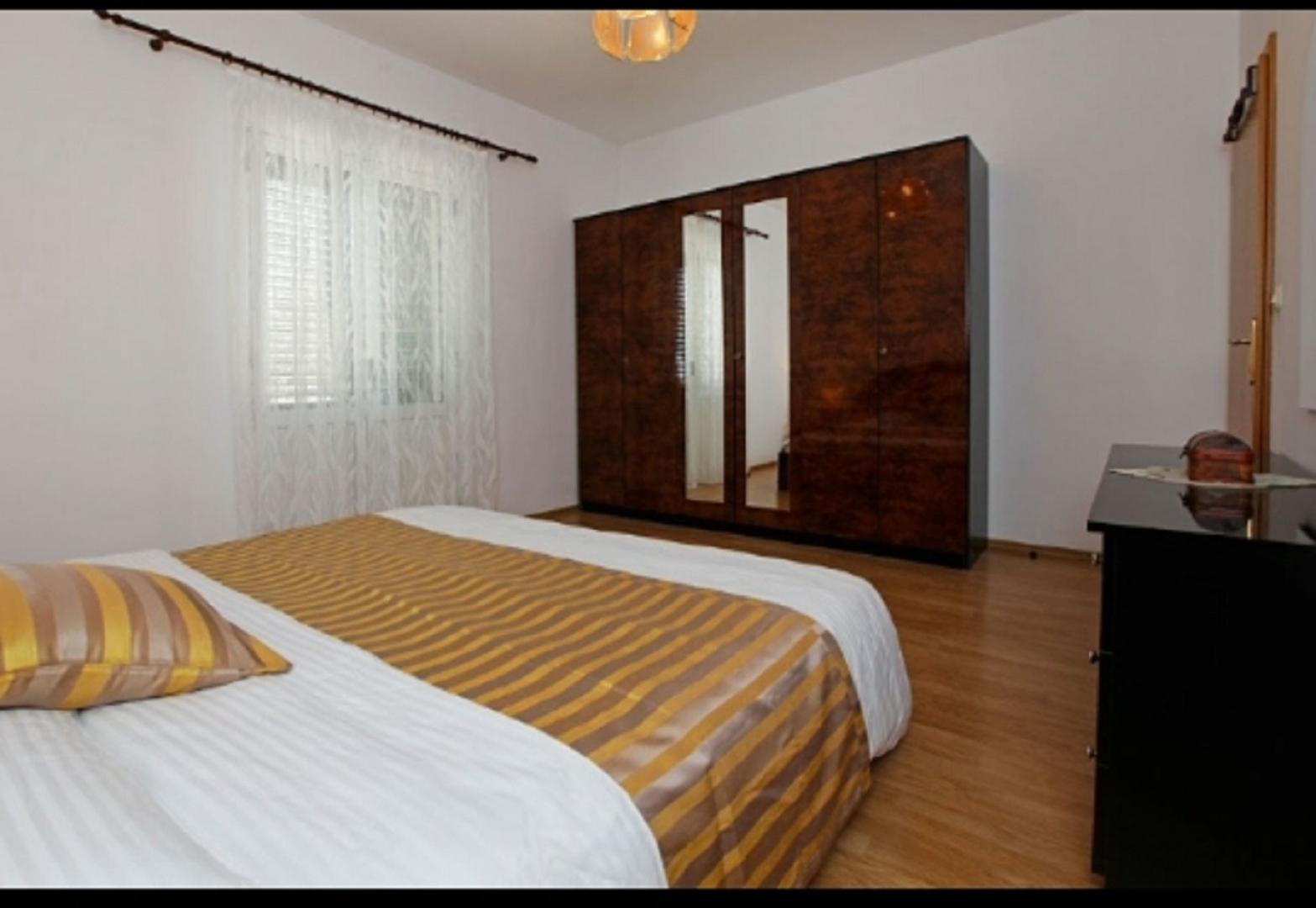 Apartment Mari - free parking: A2 Bol, Island Brac