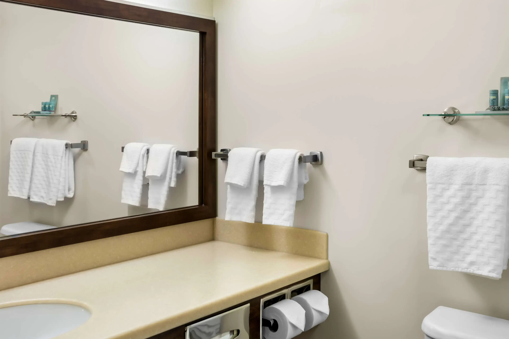 Best Western Thompson Hotel & Suites