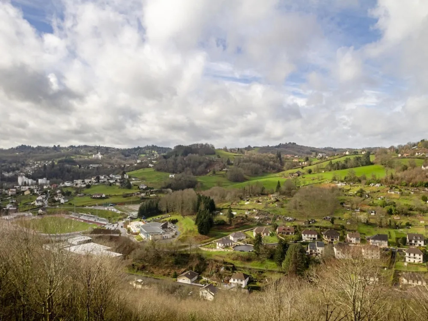 Panoramic White House Suite in Tulle
