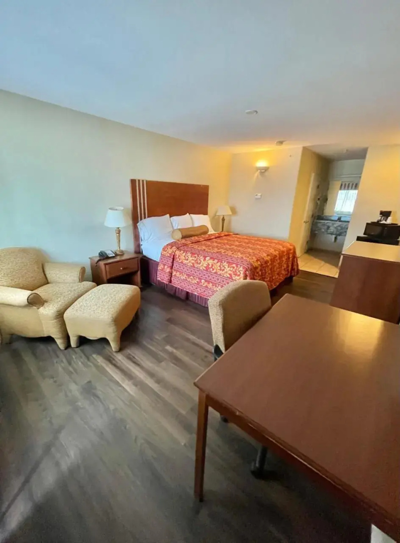 Riviera Inn and Suites