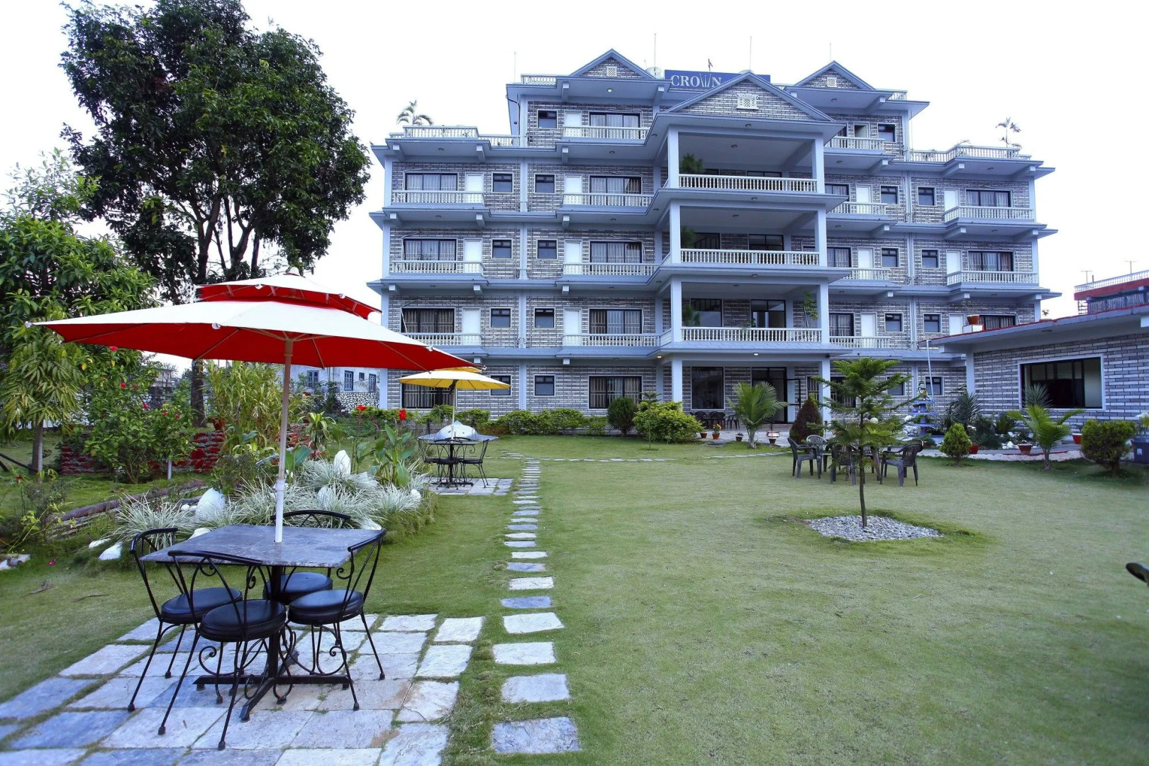 Hotel Crown Himalayas