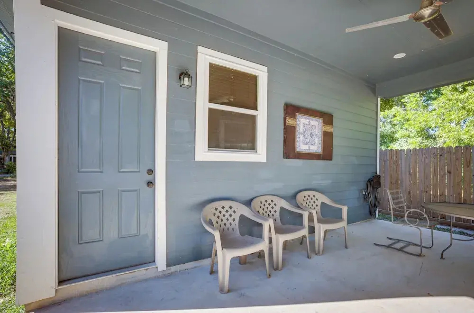 Pet-friendly Tomball Home: Walk to Main Street!