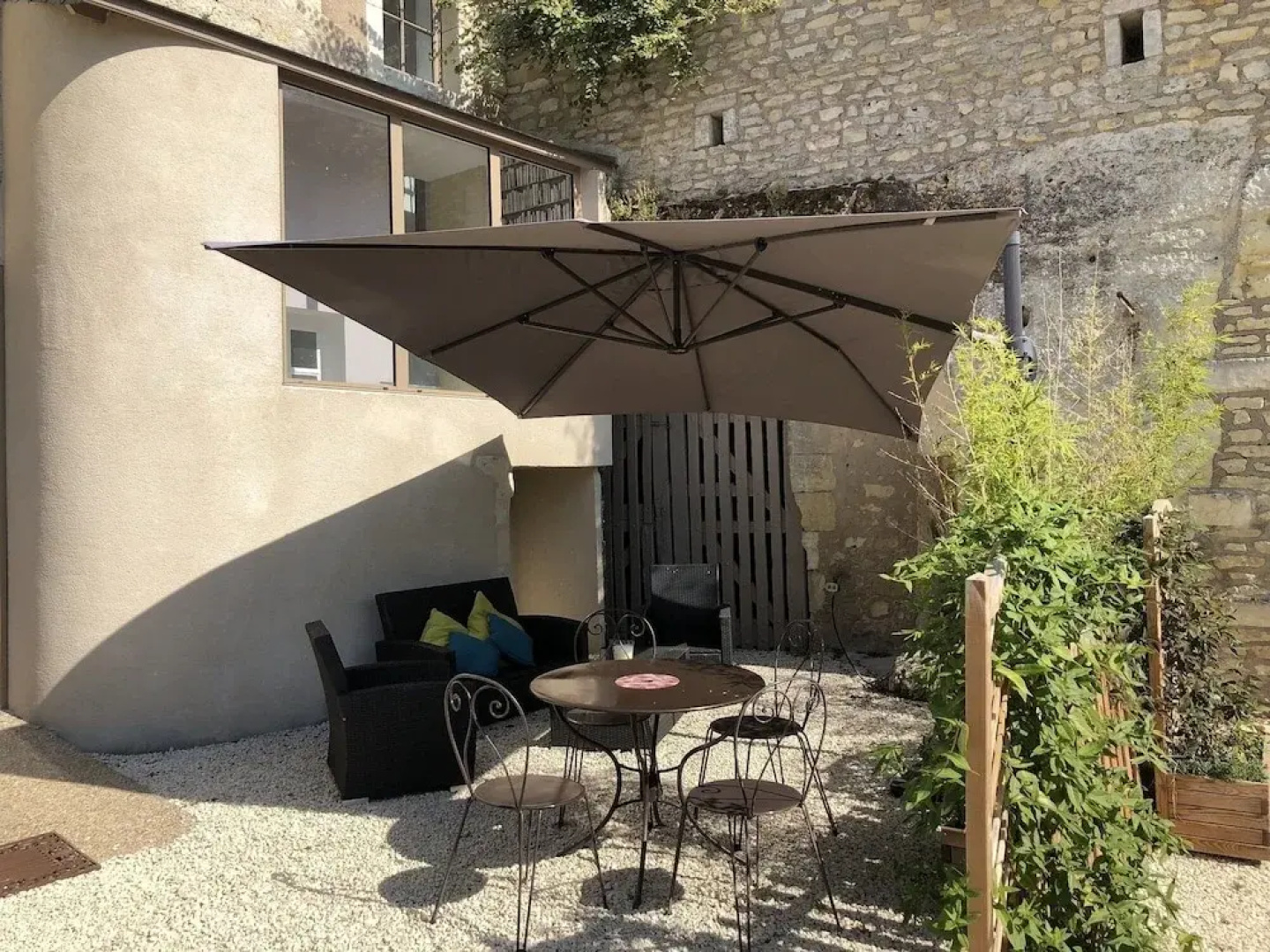 Cottage du chateau for 4 people – 90 m²- 2 bedrooms – 2 bathrooms – pool