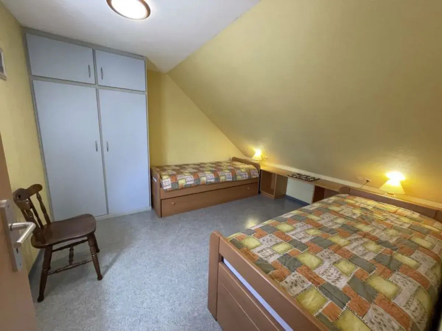 Résidence jaune et rose 9742