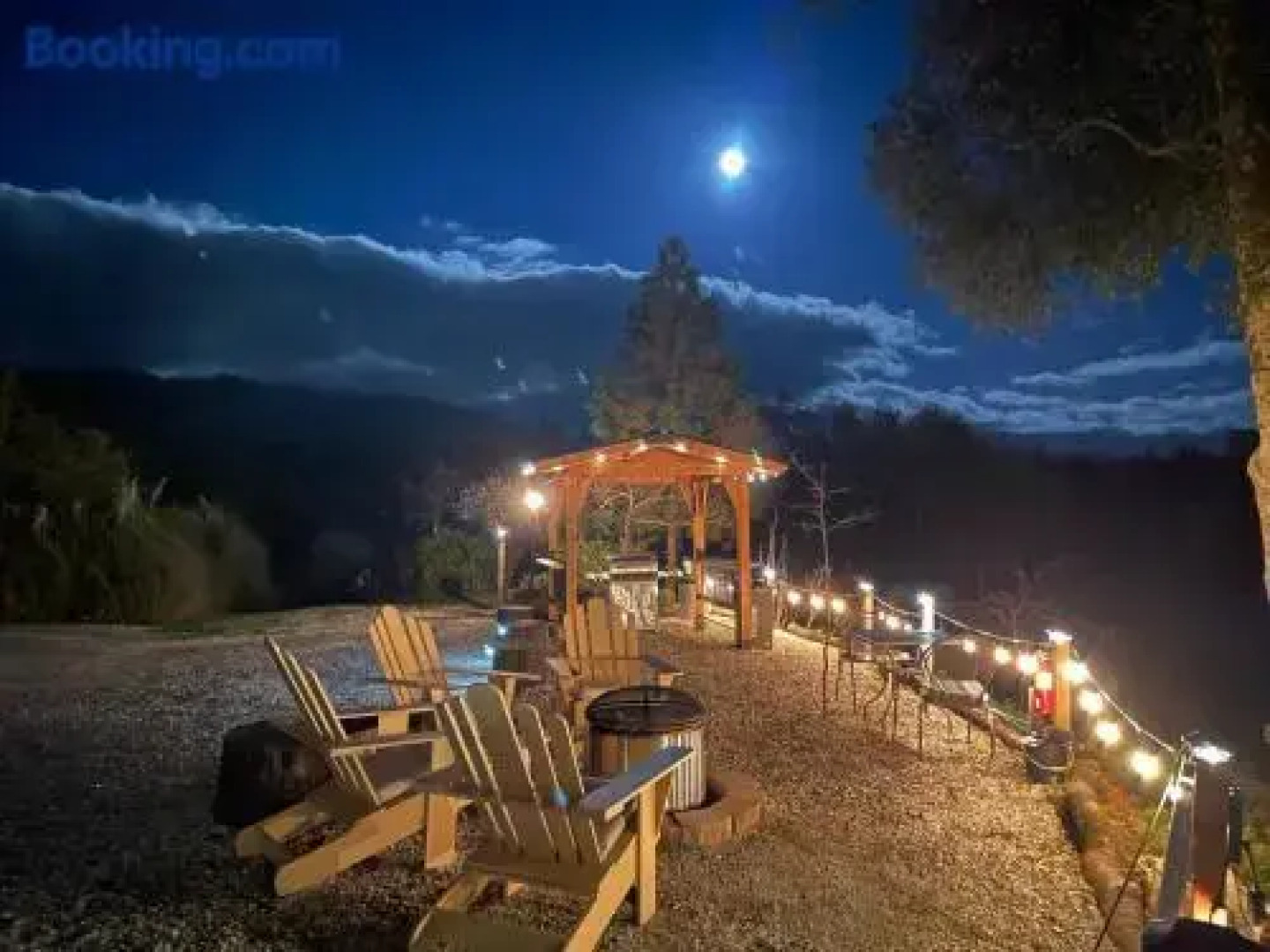 Sierra Mountain Lodge