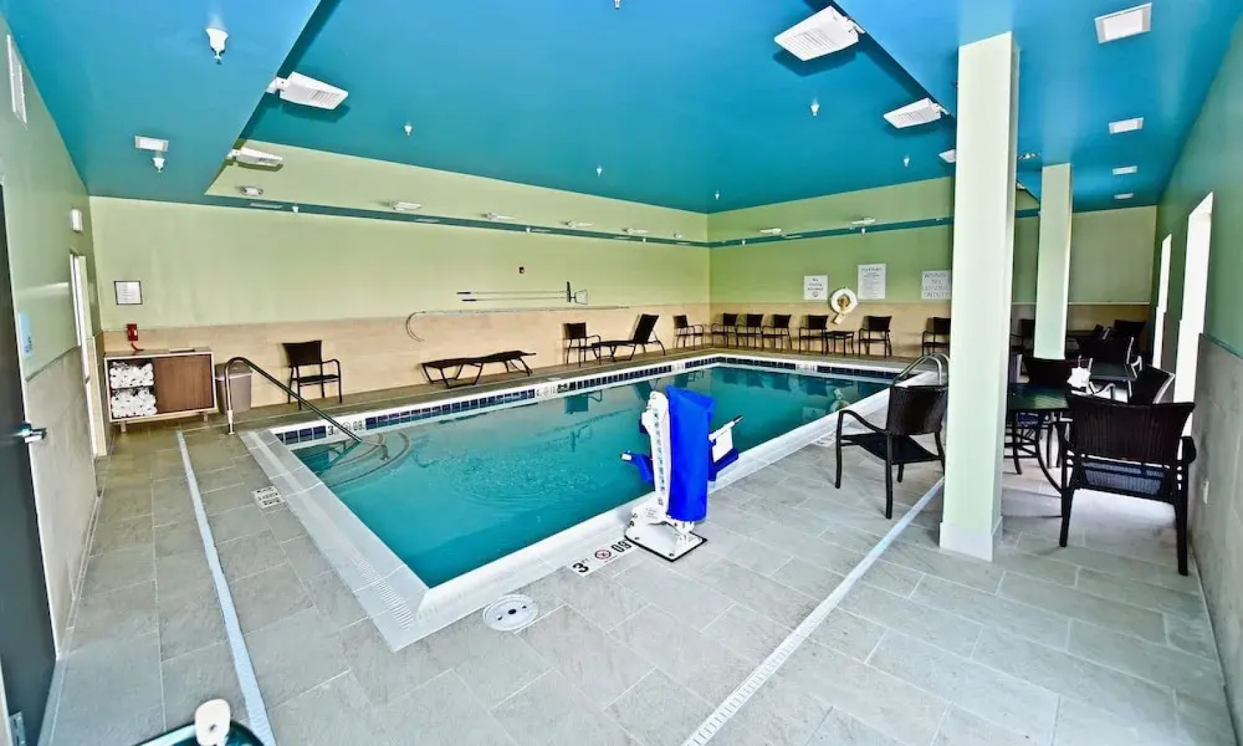 Holiday Inn Express & Suites Perryville I-55