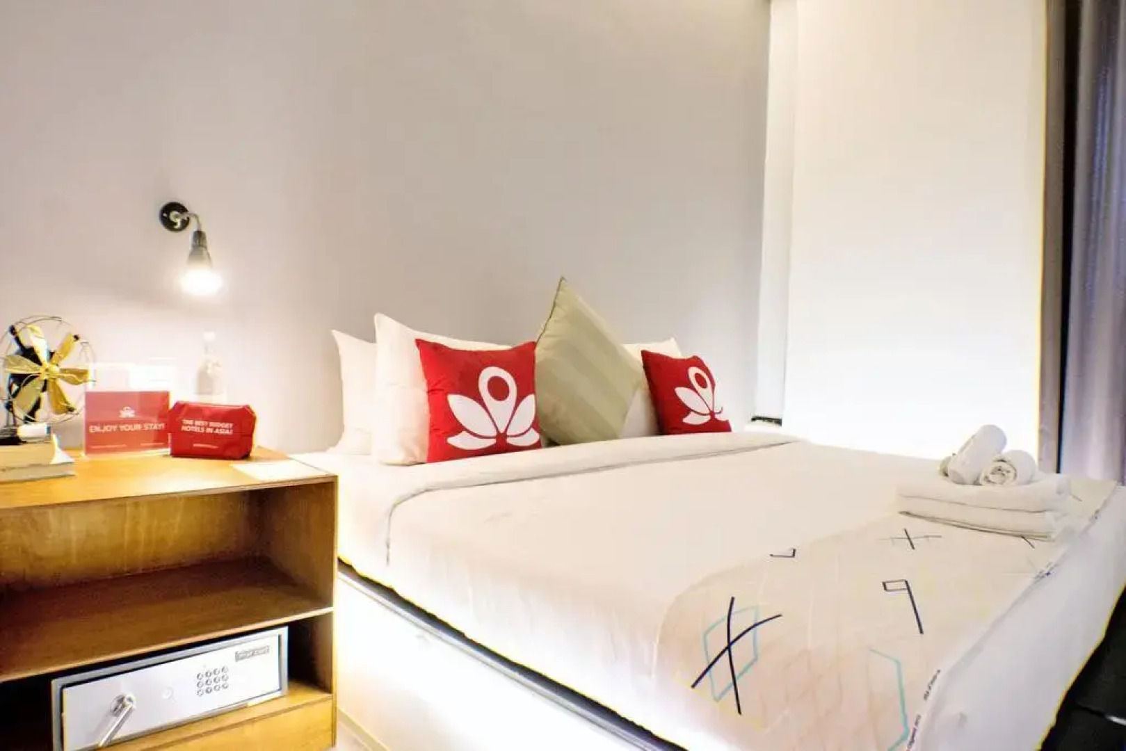 ZEN Rooms Eden Parade