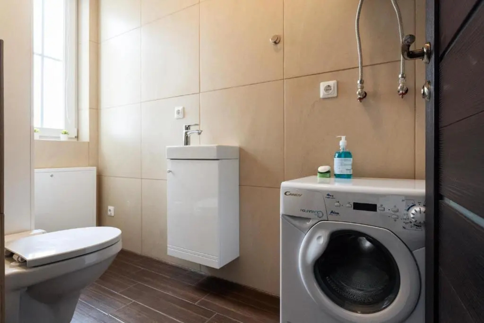 Between two lakes - 1 House