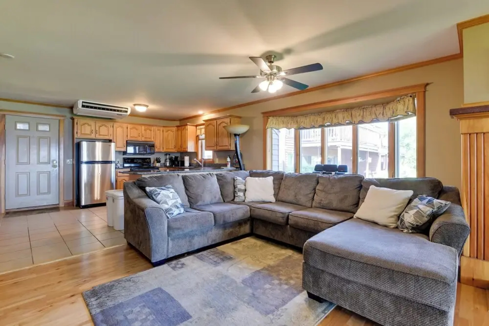 Pool Access: Waterfront Lake Memphremagog Condo!