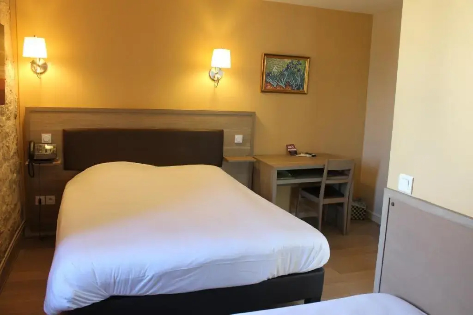 Logis Hotels  Auberge De La Tour   Hôtel Et Restaurant