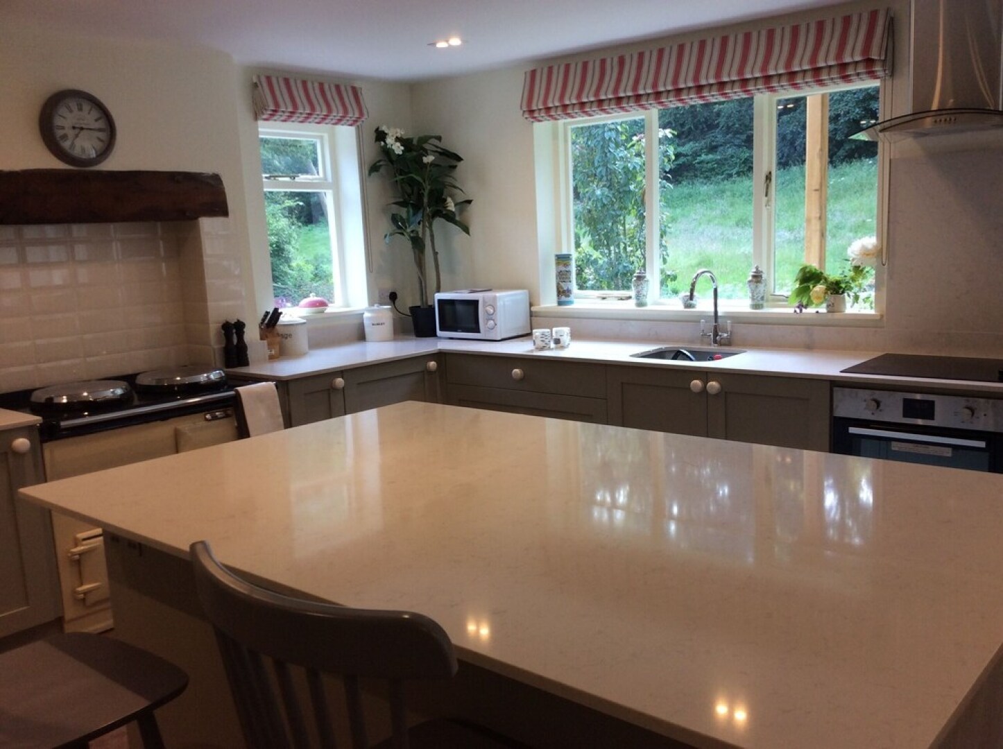 4-bedroom Riverside House With Garden Near Denbigh