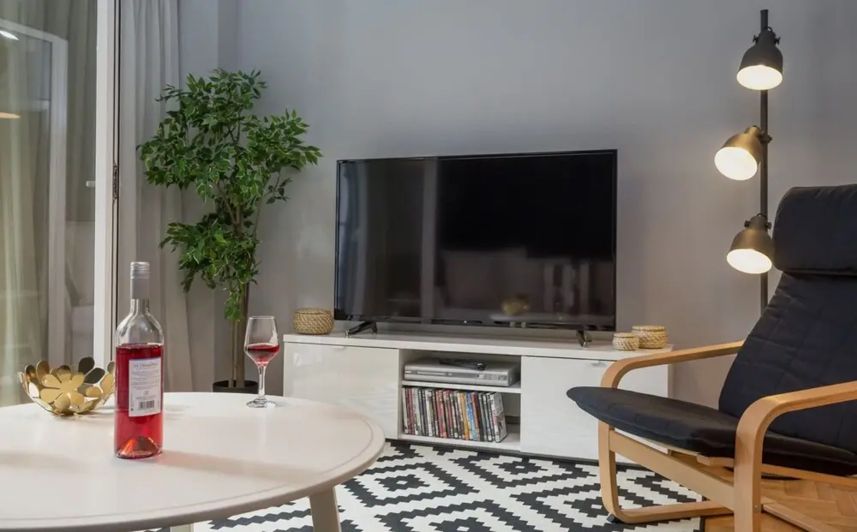 Central Newly Renovated Apartment in Athens 64m²