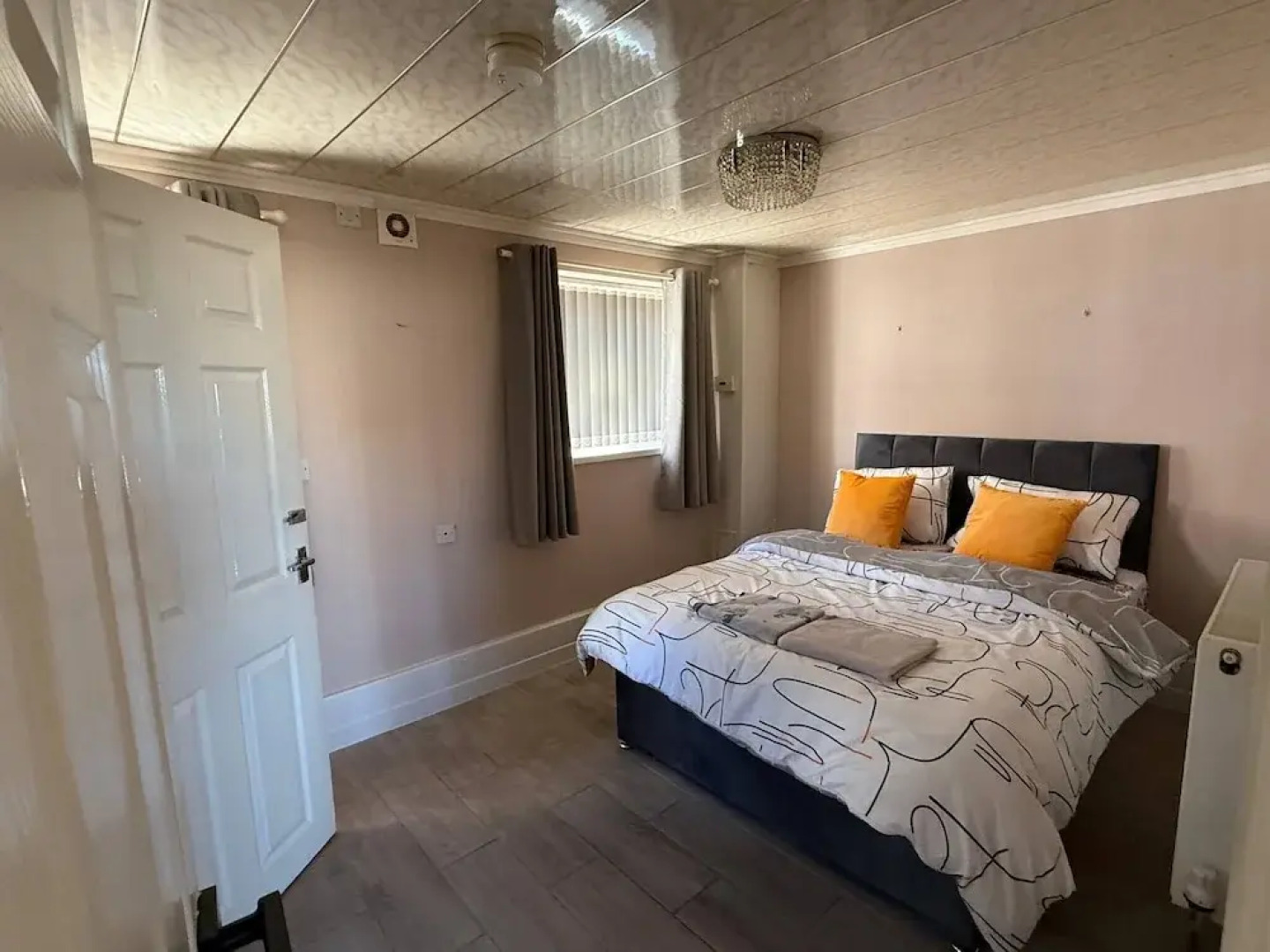 Spacious 6 Bedroom Family House