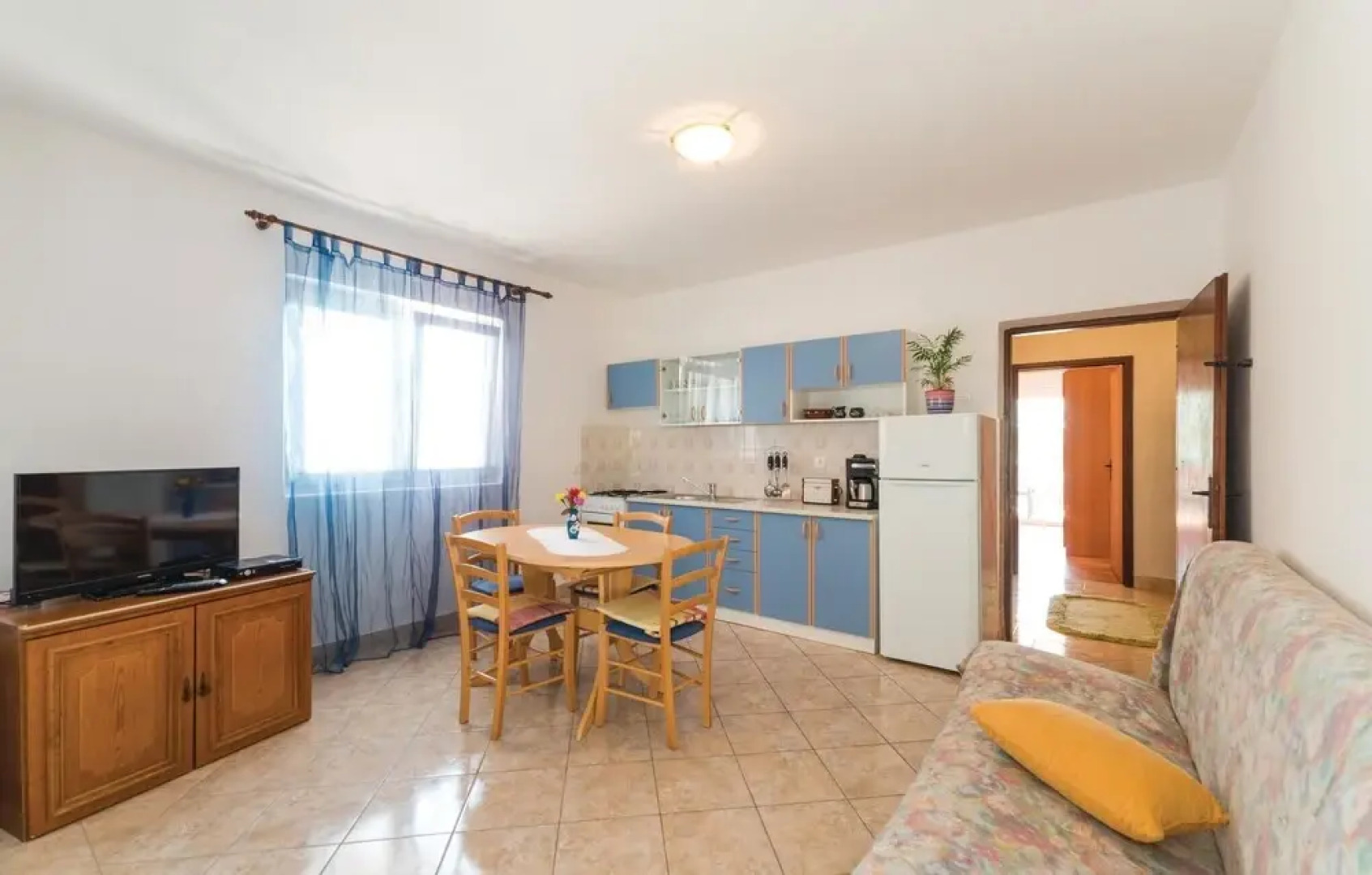Nice Home in Kustici With Wifi and 2 Bedrooms