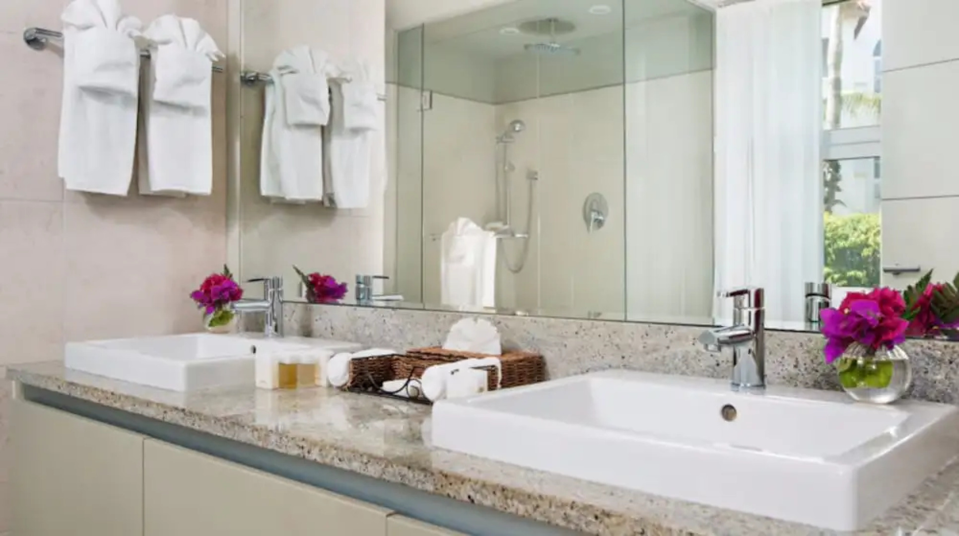 Le Vele Condominiums