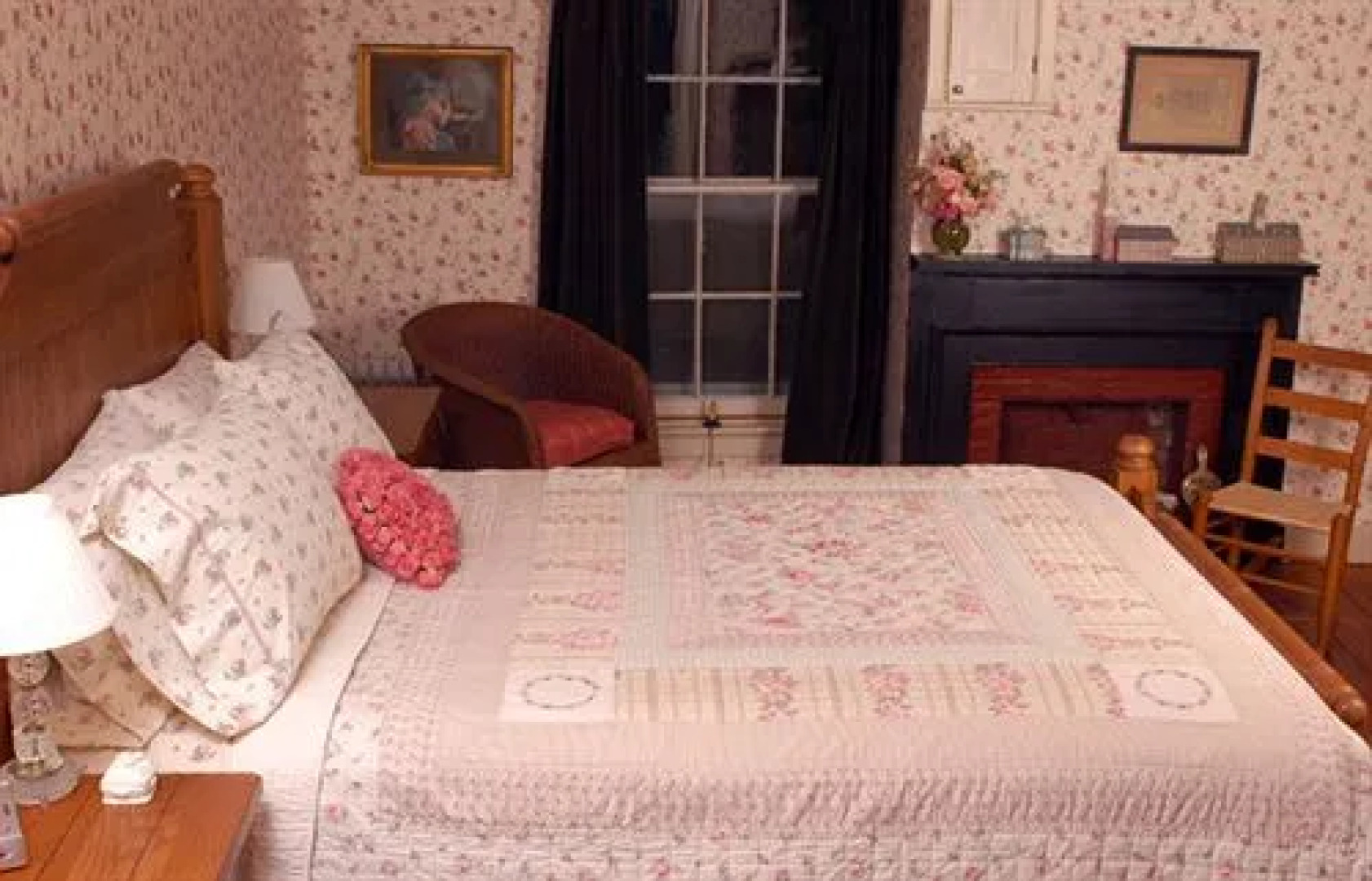 John Morris Manor Bed & Breakfast