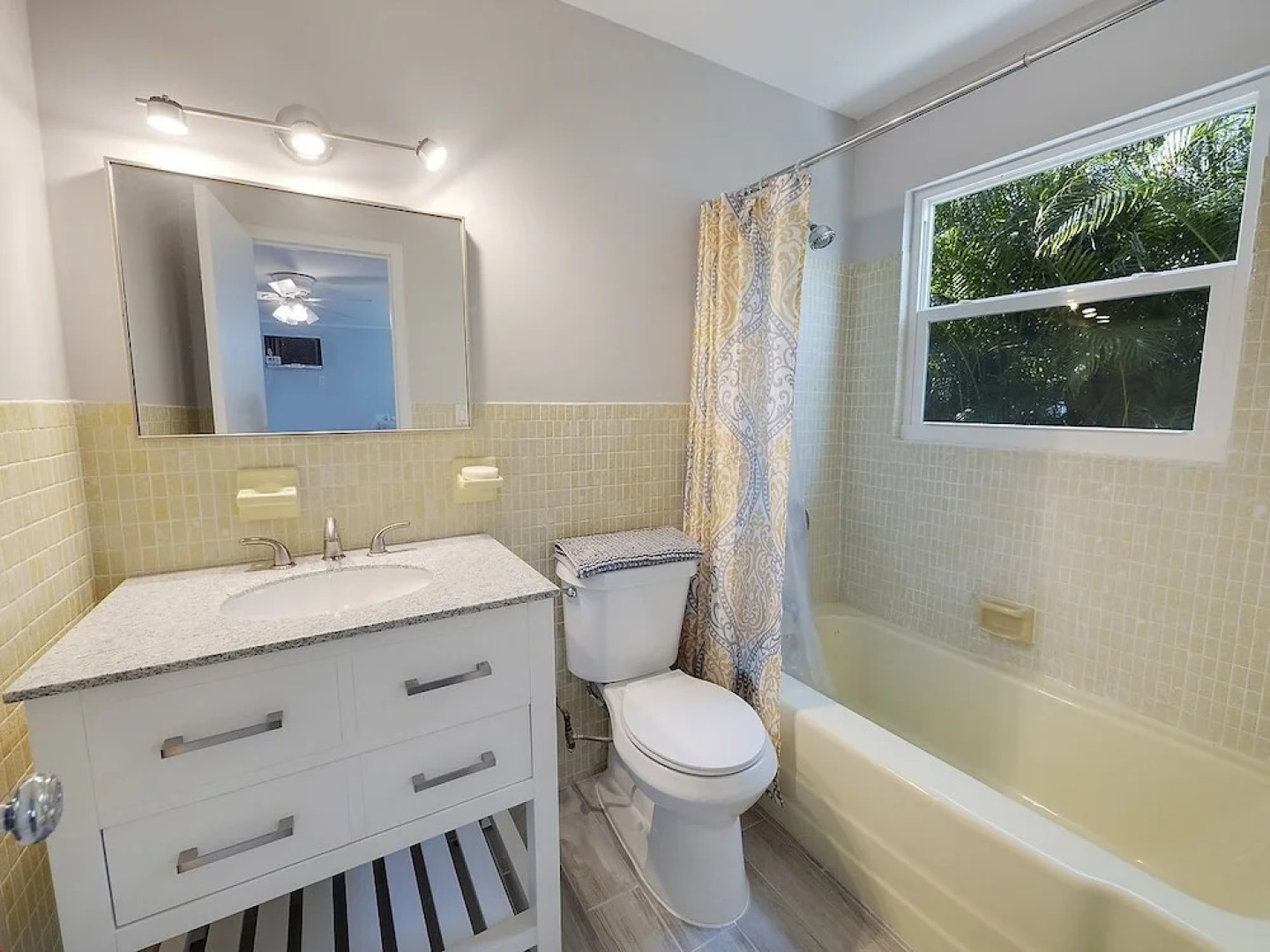 Seas The Day 8: Designer Beach W/ Pool! 3 Bedroom Condo