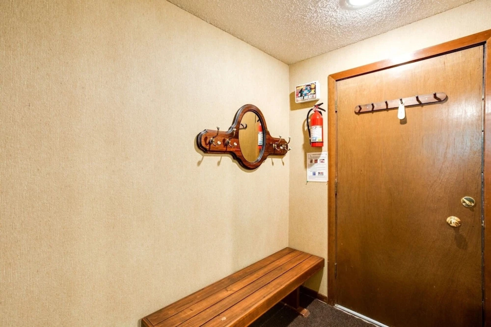 59sw - Fireplace - Dishwasher - Washer/dryer - Sleeps 6 2 Bedroom Home by RedAwning