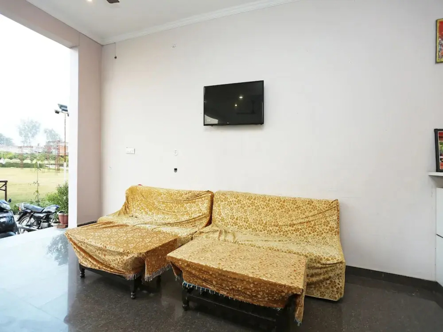 OYO 27686 Hotel Chandra Garden