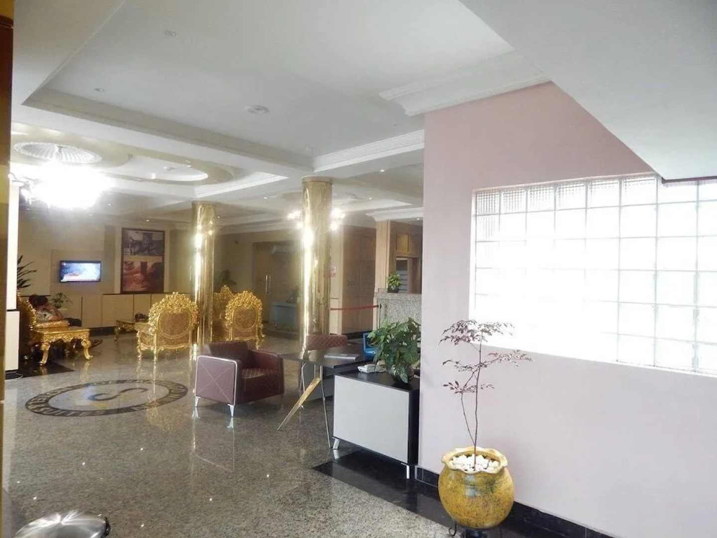 De Santiago Milan Hotel and Suites