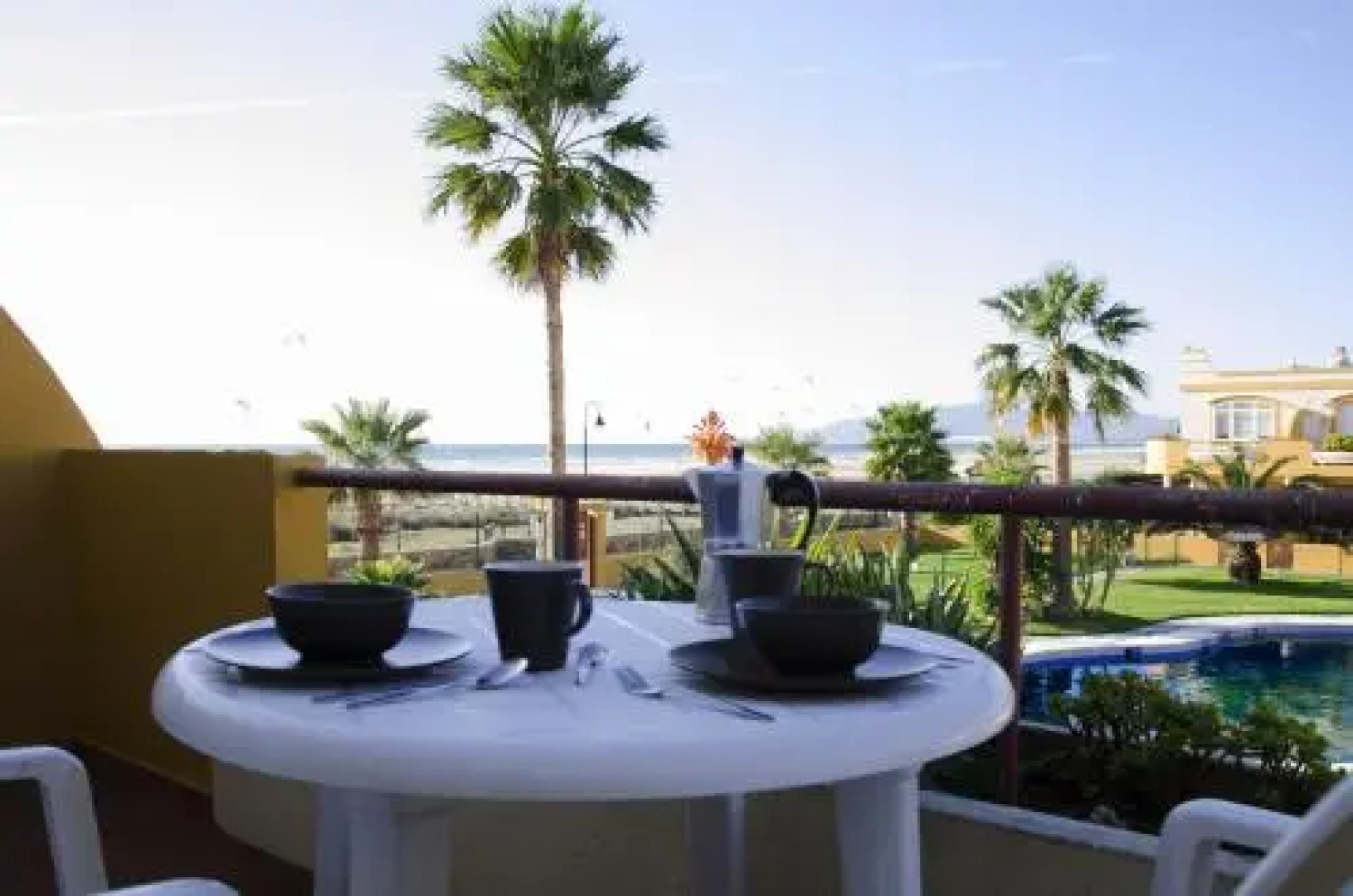 Apartamento con gran terraza a pie de playa