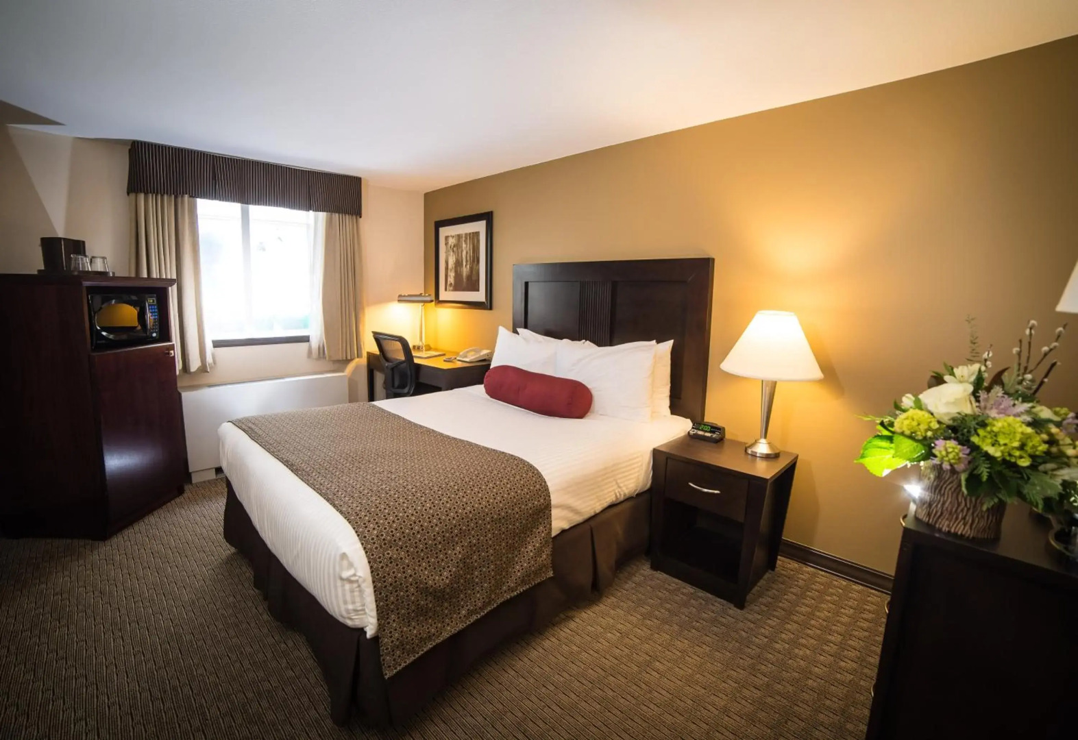 Best Western Plus Baker Street Inn