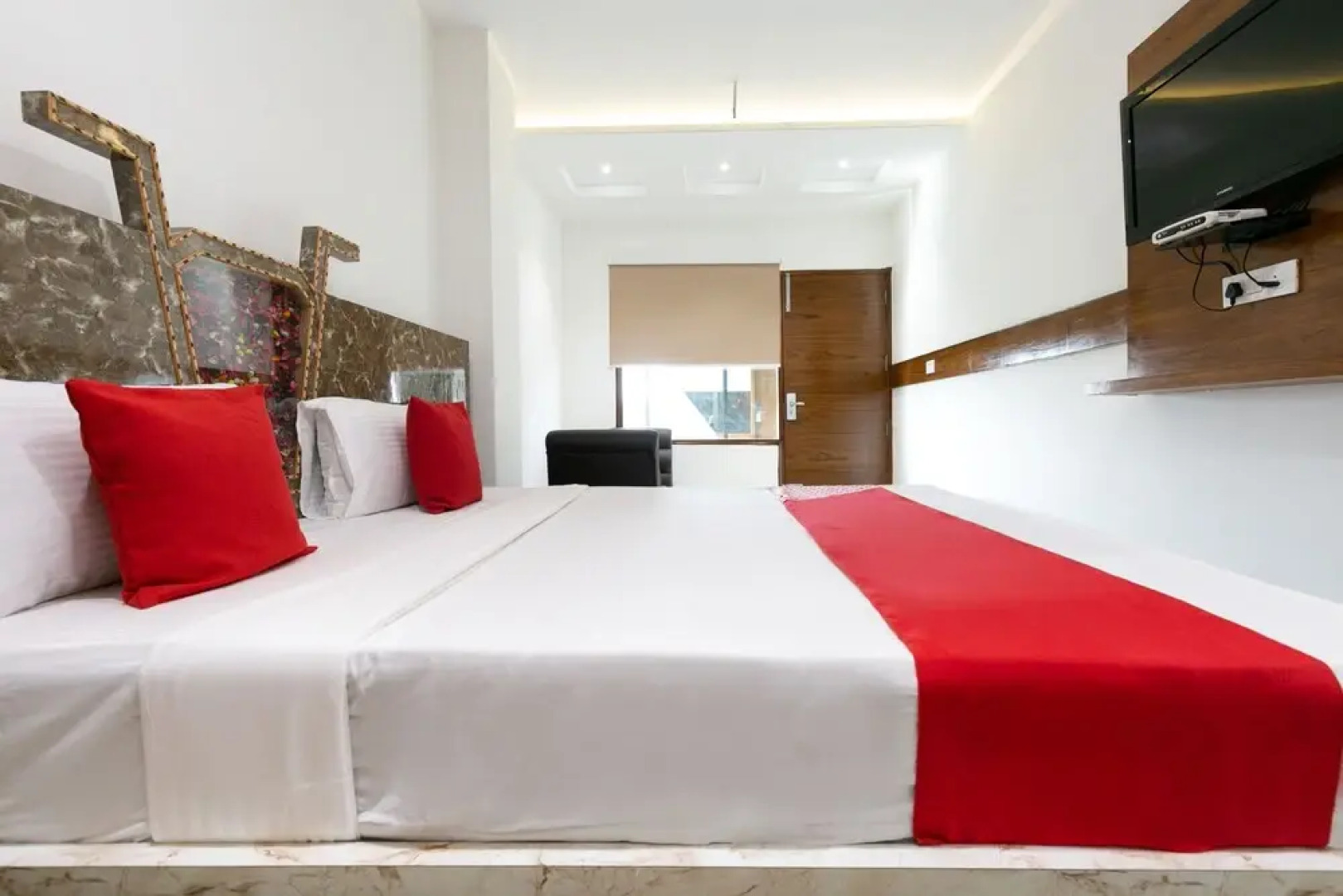 OYO 35938 Hotel Aditya & Kings