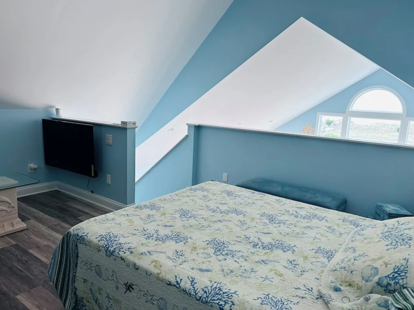 Serenity's Star 4 Bedroom Home by RedAwning