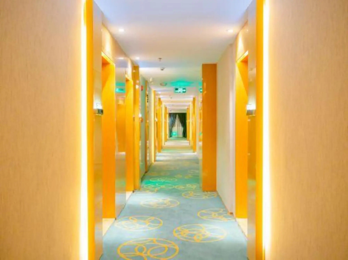 Qionghai Shengwei Hotel (Yinhai Road Branch)